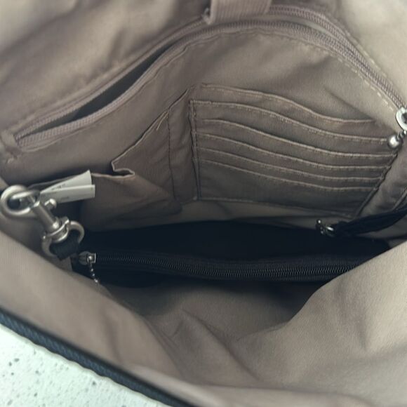 Baggallini Black Nylon Messenger Crossbody Bag Versatile Minimalist Travel EUC - Picture 4 of 12